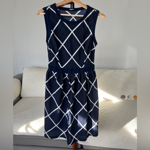 Dresses & Skirts - Navy Blue Sleeveless Dress with White Geometric Pattern – Size M